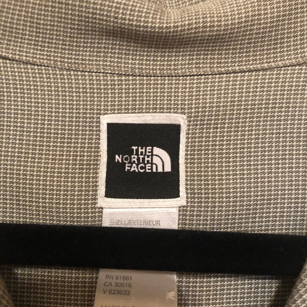 North face button down - Picture 2 of 3